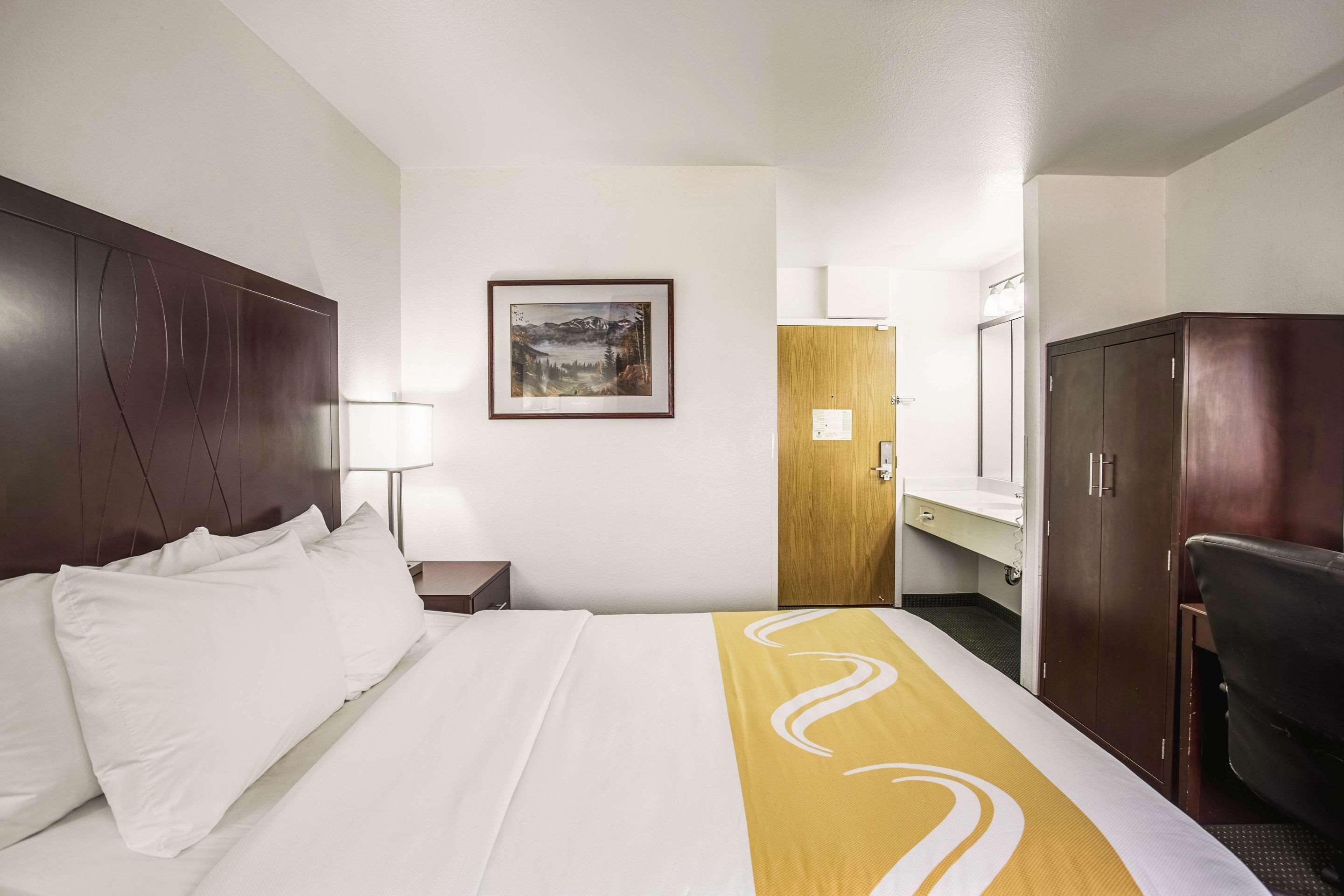 Quality Inn Belgrade Bagian luar foto