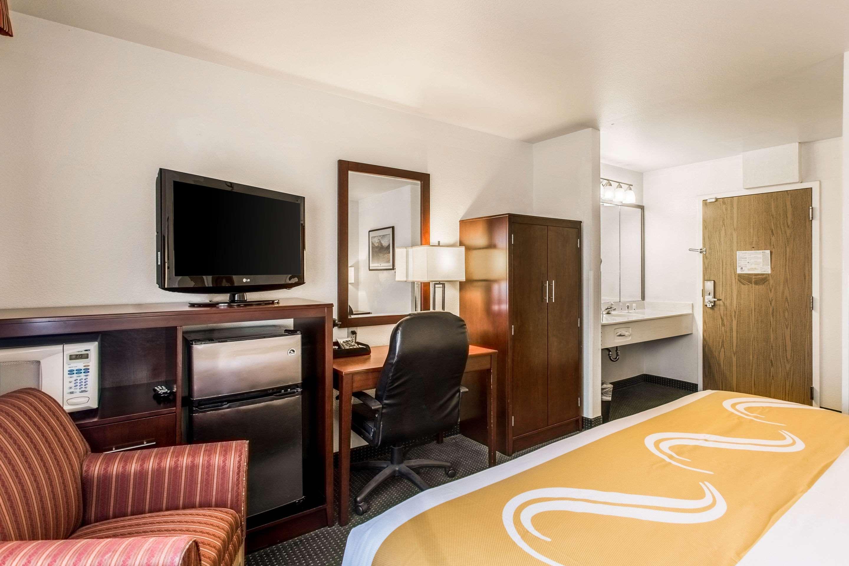 Quality Inn Belgrade Bagian luar foto