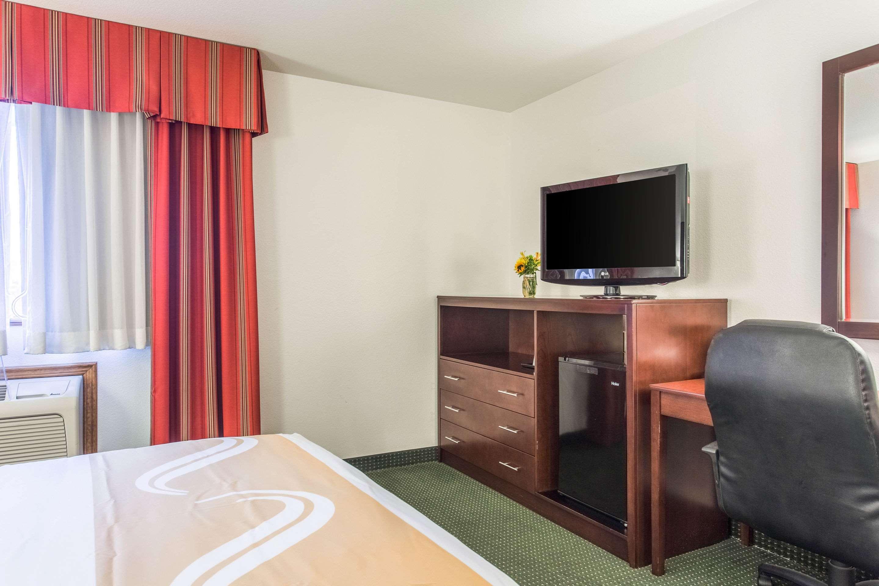 Quality Inn Belgrade Bagian luar foto