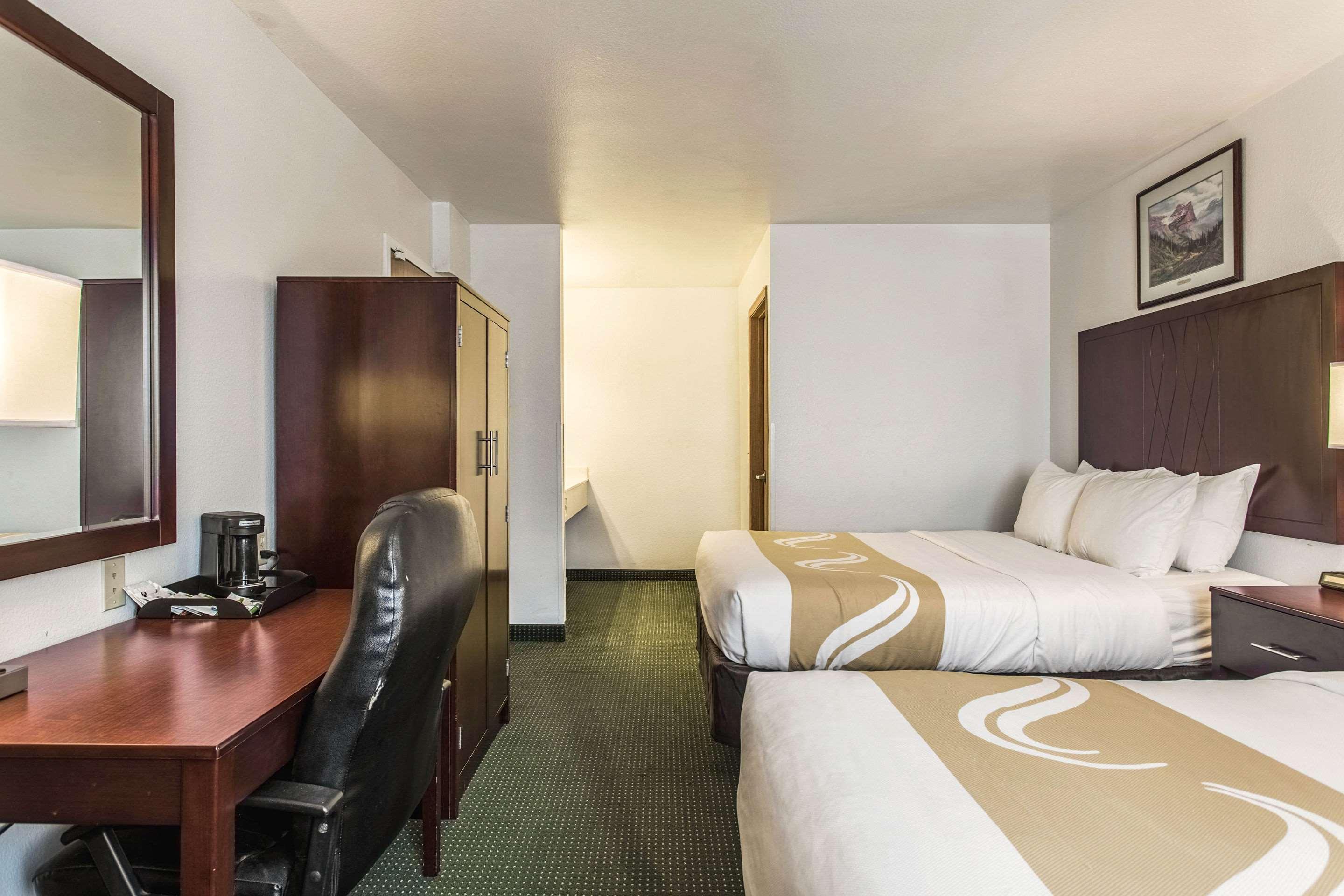 Quality Inn Belgrade Bagian luar foto