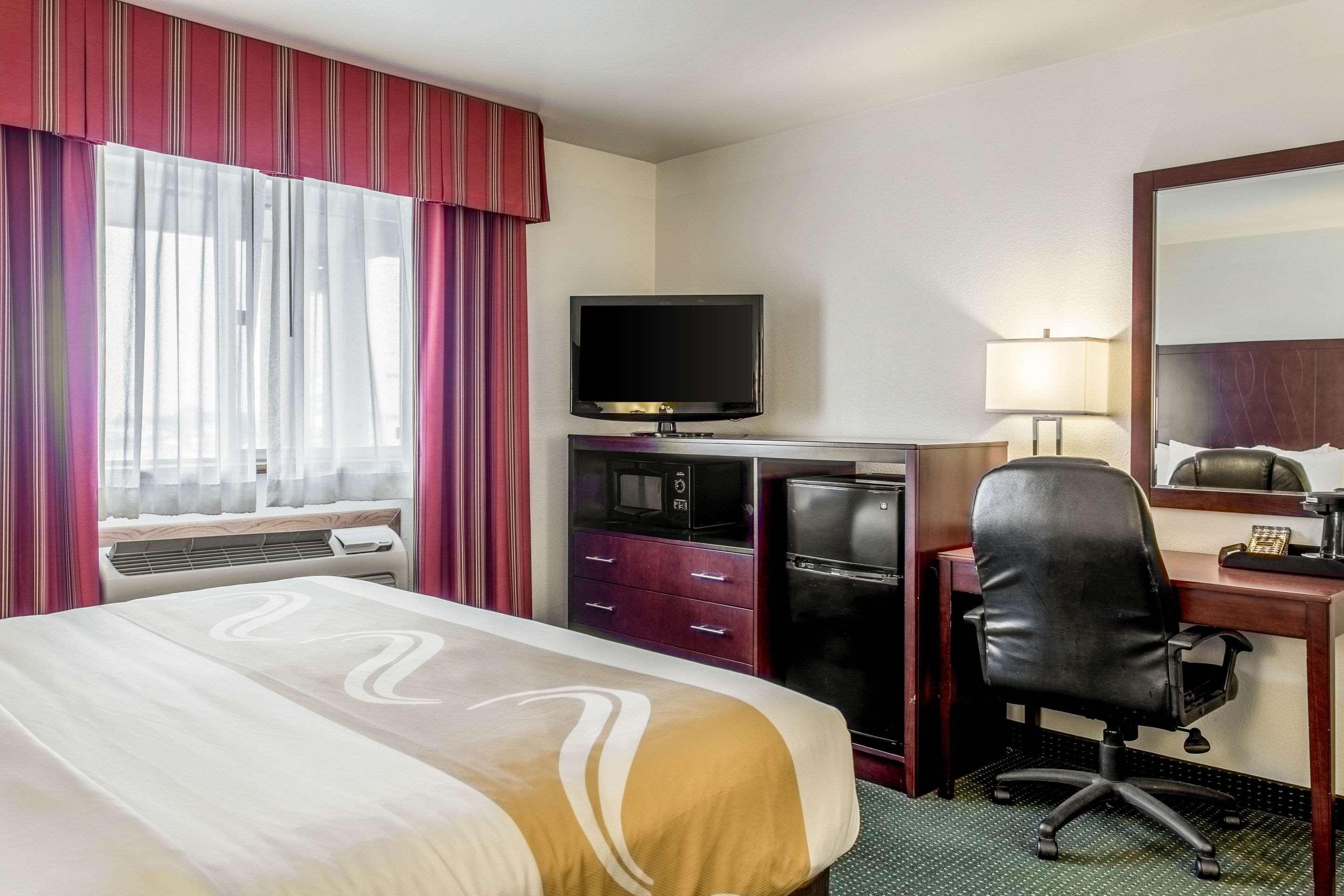 Quality Inn Belgrade Bagian luar foto