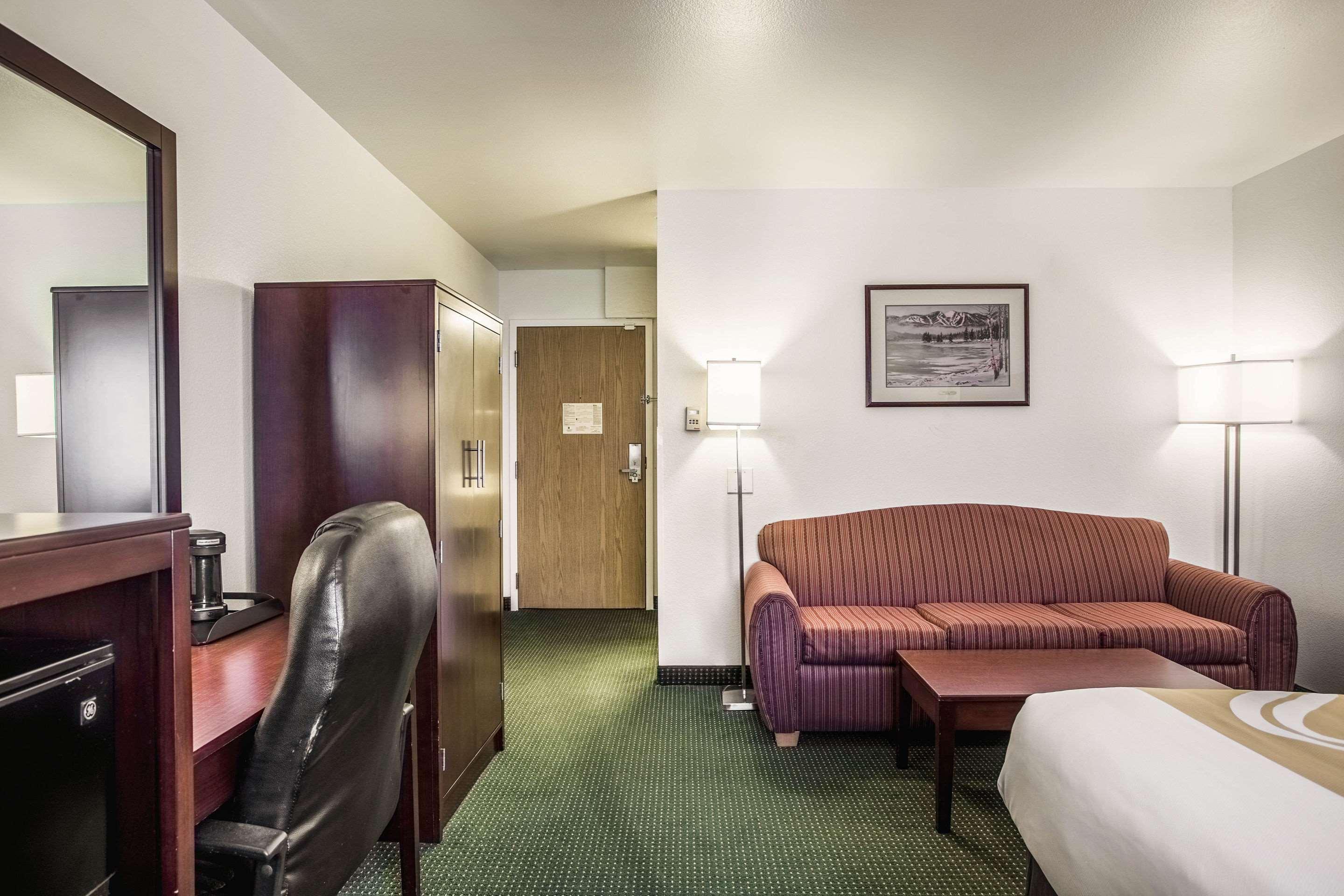Quality Inn Belgrade Bagian luar foto