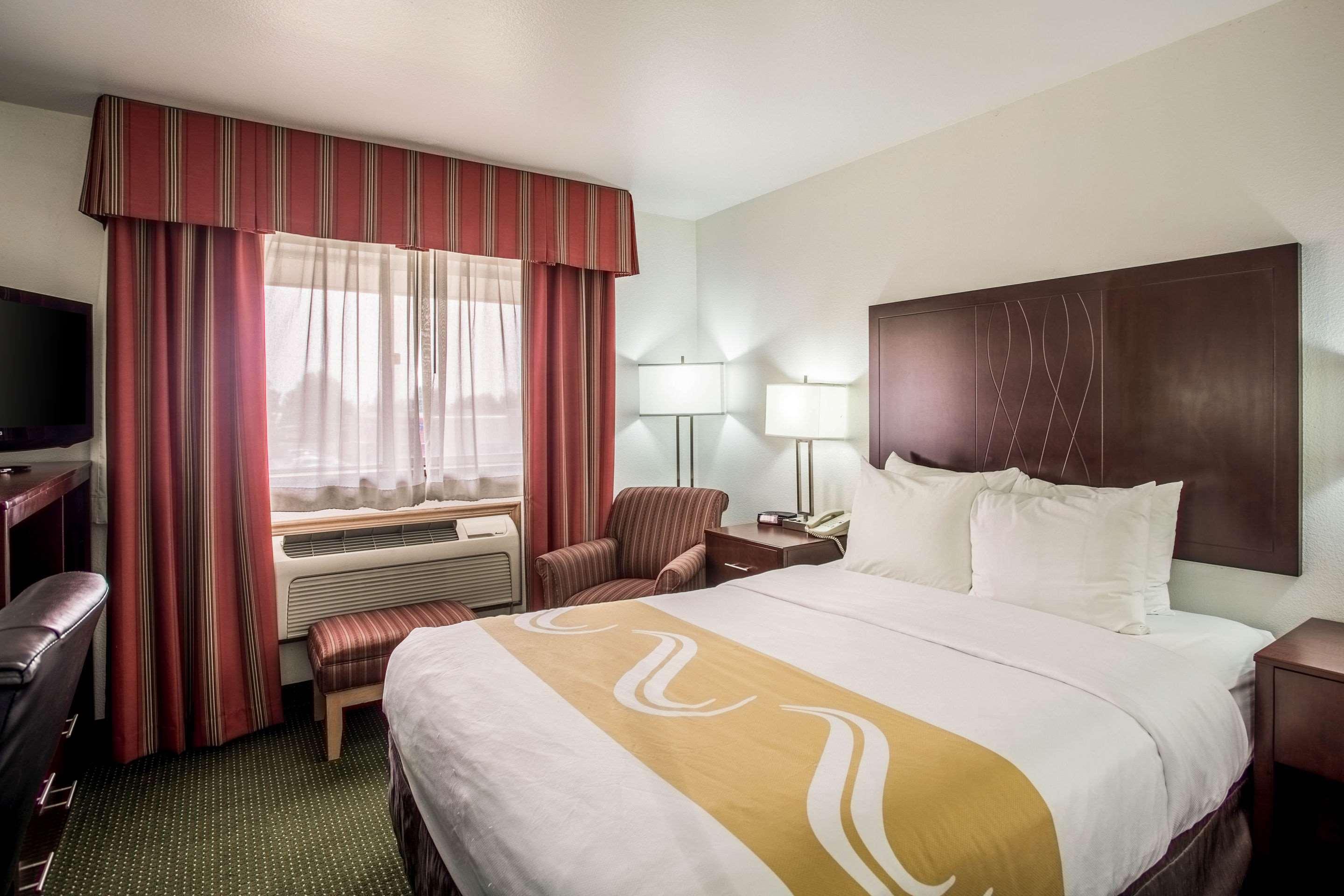 Quality Inn Belgrade Bagian luar foto