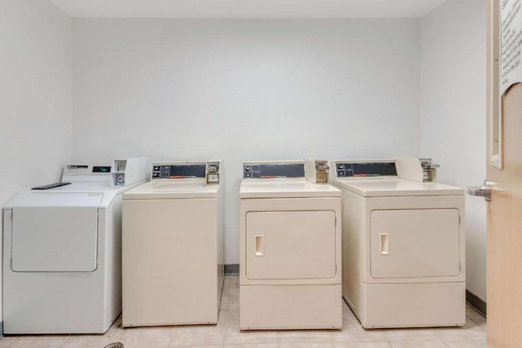 Quality Inn Belgrade Bagian luar foto