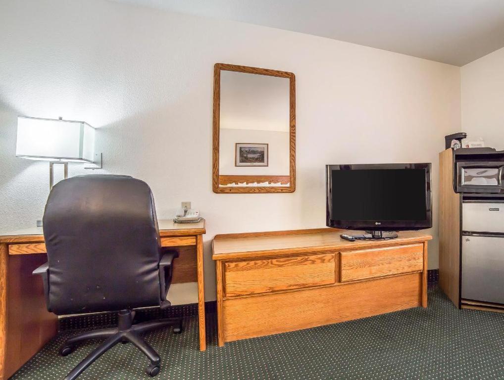Quality Inn Belgrade Bagian luar foto