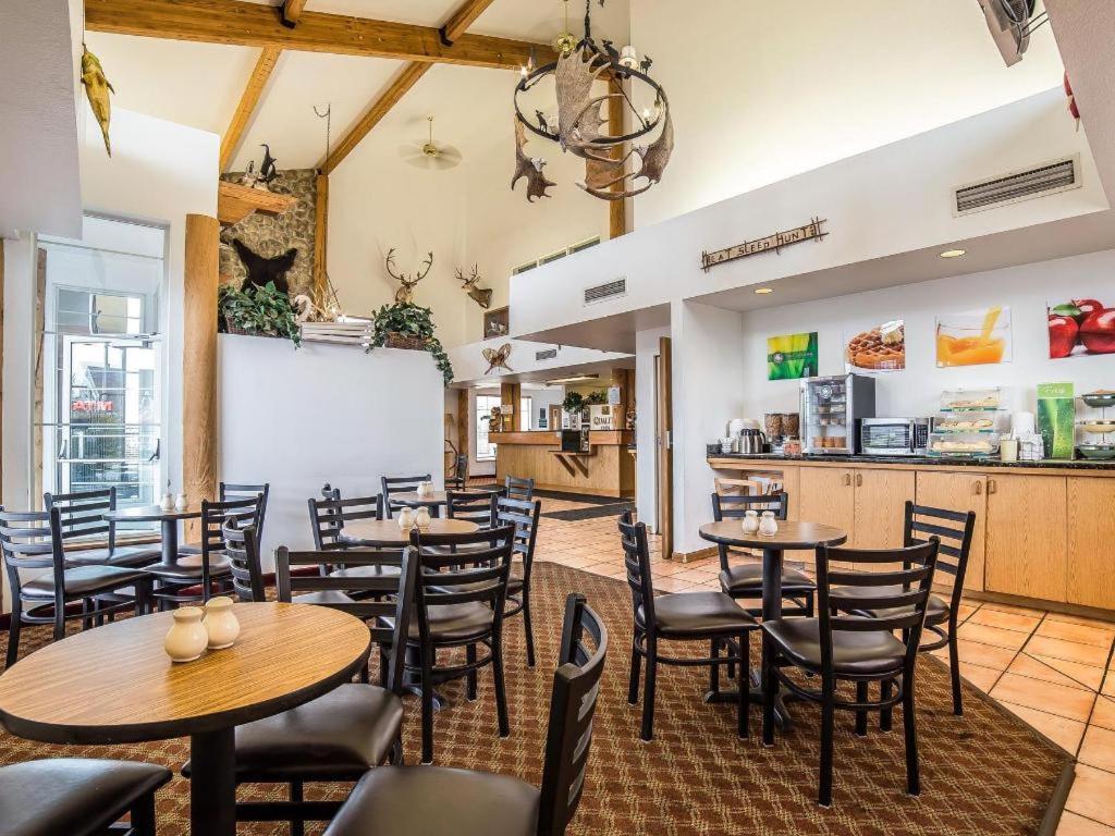 Quality Inn Belgrade Bagian luar foto