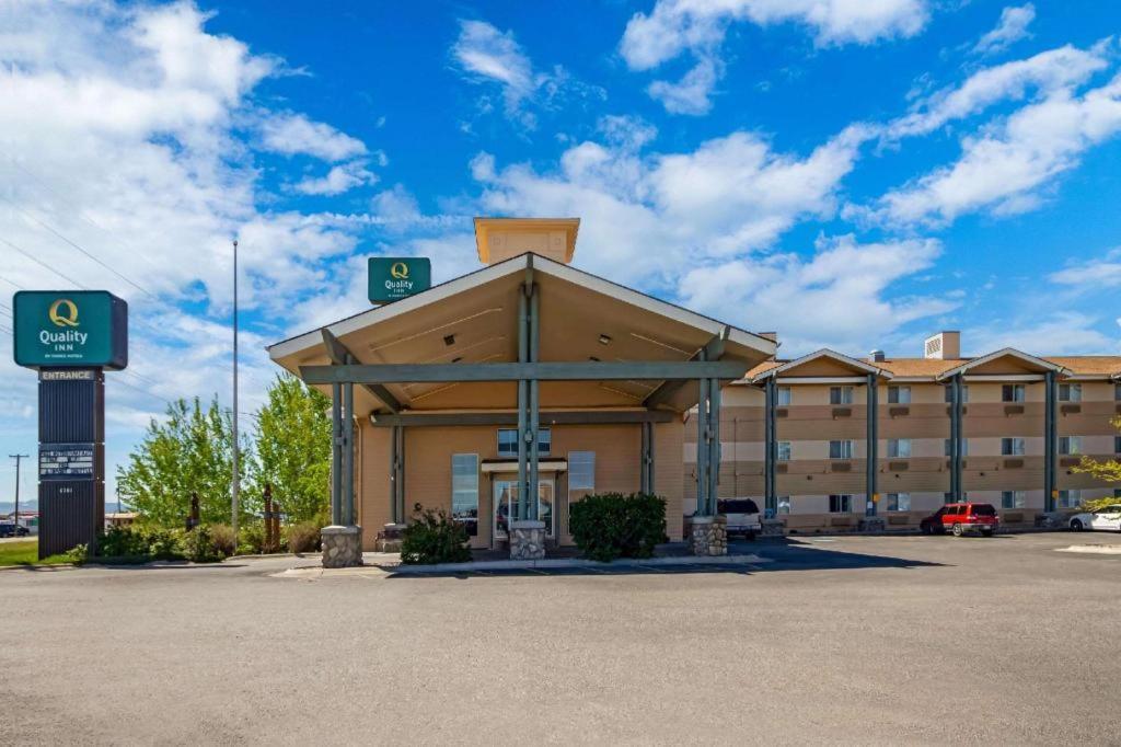 Quality Inn Belgrade Bagian luar foto