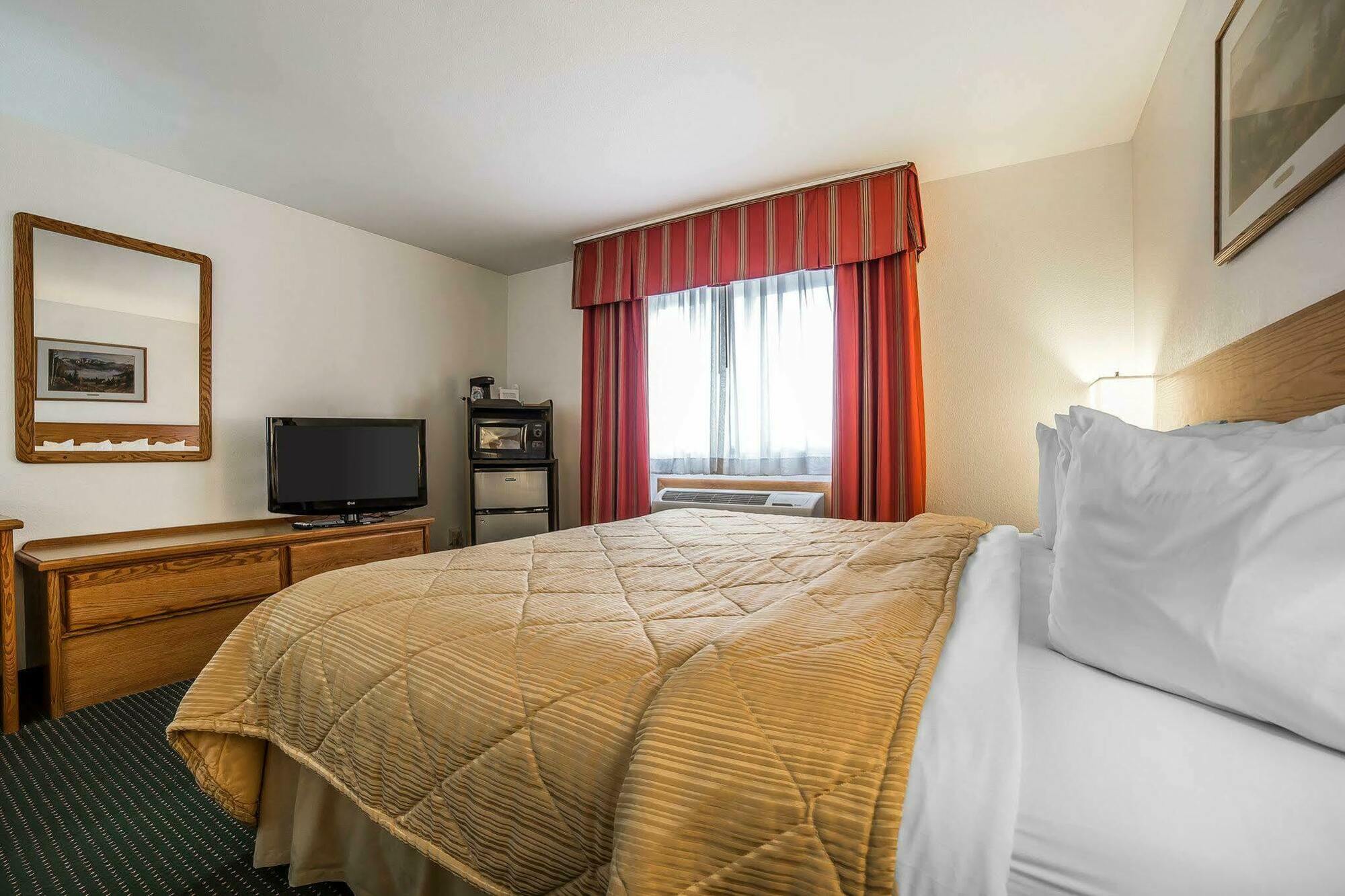 Quality Inn Belgrade Bagian luar foto