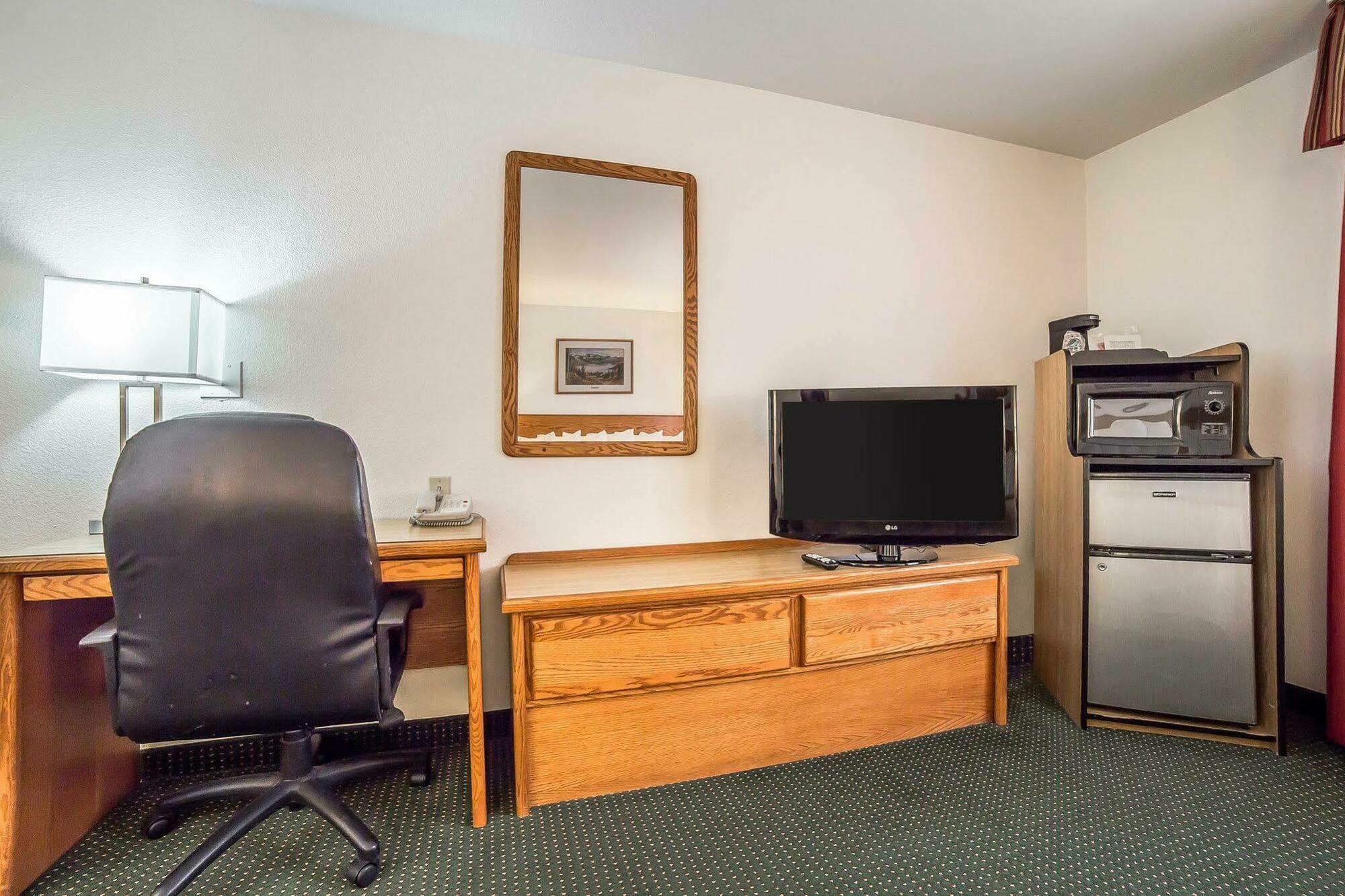 Quality Inn Belgrade Bagian luar foto