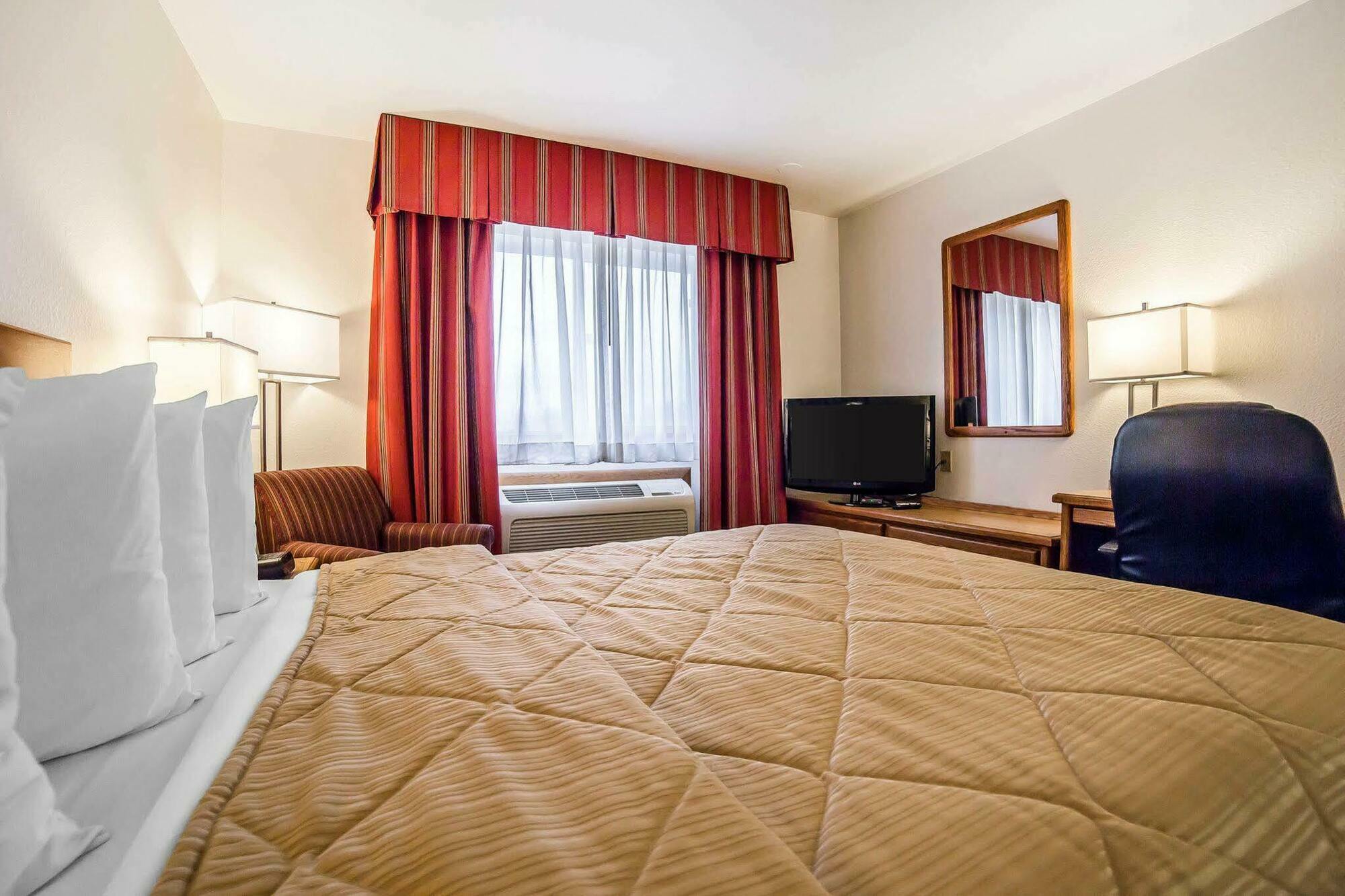 Quality Inn Belgrade Bagian luar foto